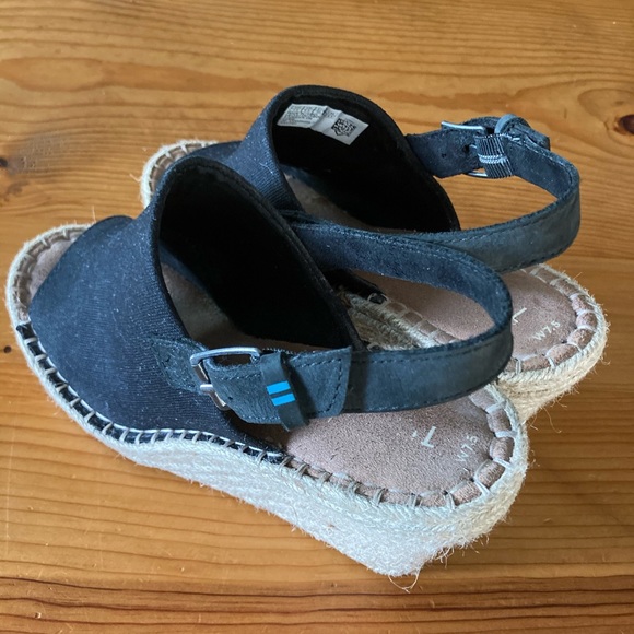 Toms women’s 7.5 espadrilles.  Excellent condition - Picture 3 of 6